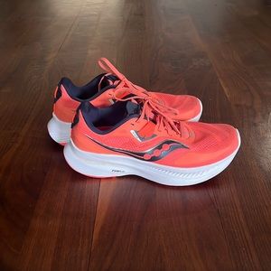 New Saucony PWRRUN size 7